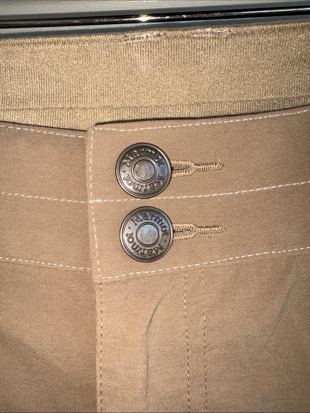 Marmot Trailaway Casual Tan Knee-Length Shorts. Size 6 - Picture 4 of 7